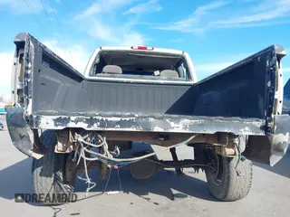 2005 Chevrolet Silverado 1500 Z71 z VIN 1GCEK19B35Z150360, wystawiony jako IAAI lot #41923111 z przebiegiem Nie podano mil oraz . Historia ofert i sprzedaży dostępna na DreamBid. Obrazek 17.