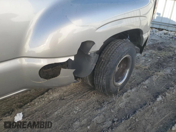 2005 Chevrolet Silverado 3500 LT z VIN 1GCJC33295F842978, wystawiony jako Copart lot #76888184 z przebiegiem Nie podano mil oraz Szkoda całkowita • Salvage title. Historia ofert i sprzedaży dostępna na DreamBid. Obrazek 9.