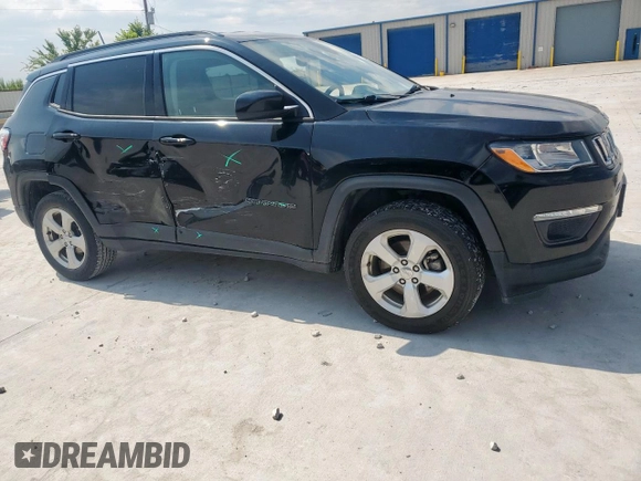 2018 Jeep Compass Latitude with VIN 3C4NJDBB1JT261988, listed as a Copart auction lot 60912235 with 67,929 mi miles and Salvage title. Bid and sale history available at DreamBid. Image 4.