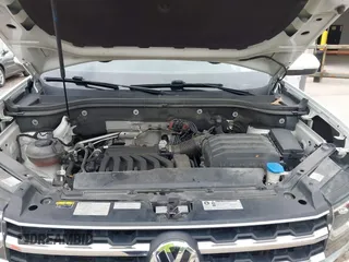 2019 Volkswagen Atlas SE with VIN 1V2WR2CA2KC545696, listed as a IAAI auction lot 42076774 with 138,564 mi miles and . Bid and sale history available at DreamBid. Image 10.