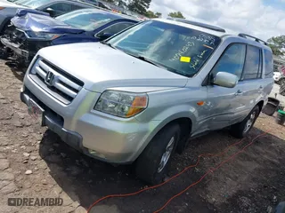 2008 Honda Pilot SE with VIN 5FNYF28338B030585, listed as a IAAI auction lot 40740293 with 210,626 mi miles. Bid and sale history available at carsss.com. Image 17.