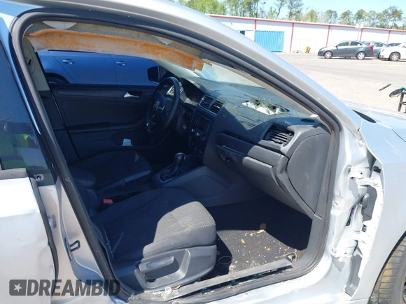 2014 Volkswagen Jetta S with VIN 3VW2K7AJ6EM220778, listed as a IAAI auction lot 42035805 with 131,524 mi miles and . Bid and sale history available at DreamBid. Image 5.