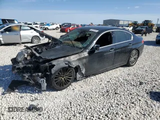 2018 BMW 5 Series 530i z VIN WBAJA5C52JWA38947, wystawiony jako Copart lot #48182405 z przebiegiem Nie podano mil oraz Szkody całkowita. Historia ofert i sprzedaży dostępna na DreamBid. Obrazek 1.
