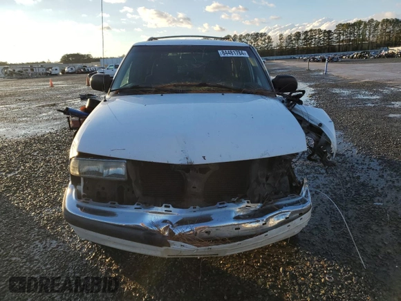 2001 Chevrolet Blazer LT with VIN 1GNCS13W712230189, listed as a Copart auction lot 84481784 with 106,405 mi miles and Salvage title. Bid and sale history available at DreamBid. Image 5.