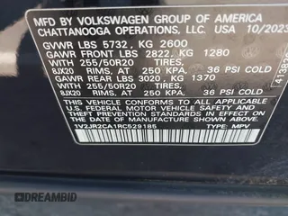 2024 Volkswagen Atlas SE z VIN 1V2JR2CA1RC529185, wystawiony jako IAAI lot #42201837 z przebiegiem 17 919 mil mil oraz . Historia ofert i sprzedaży dostępna na DreamBid. Obrazek 9.