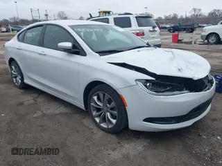 2015 Chrysler 200 S z VIN 1C3CCCBB9FN612900, wystawiony jako IAAI lot #41822787 z przebiegiem 115 388 mil mil oraz . Historia ofert i sprzedaży dostępna na DreamBid. Obrazek 1.