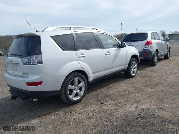 2008 Mitsubishi Outlander XLS with VIN JA4MT41X18Z006404, listed as a IAAI auction lot 42107656 with 131,571 mi miles. Bid and sale history available at carsss.com. Image 4.