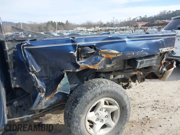 2006 Toyota Tacoma with VIN 5TEUU42N46Z247343, listed as a IAAI auction lot 41235061 with 189,193 mi miles. Bid and sale history available at carsss.com. Image 6.