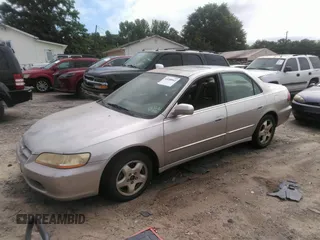 1998 Honda Accord EX z VIN 1HGCG1652WA075868, wystawiony jako IAAI lot #42240662 z przebiegiem 237 034 mil mil oraz . Historia ofert i sprzedaży dostępna na DreamBid. Obrazek 2.