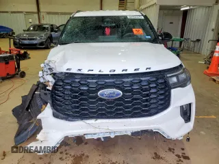 2025 Ford Explorer ST-Line with VIN 1FMUK7KH1SGA98288, listed as a Copart auction lot 60462225 with 10,148 mi miles and Salvage title. Bid and sale history available at DreamBid. Image 5.