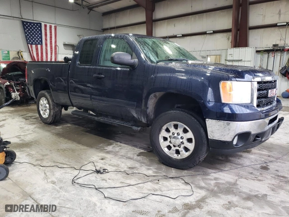2011 GMC Sierra 2500HD SLE with VIN 1GT220CG1BZ262877, listed as a Copart auction lot 42869035 with 264,996 mi miles and Salvage Title. Bid and sale history available at carsss.com. Image 4.