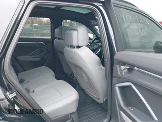 2024 Audi Q3 S line Premium Plus z VIN WA1EECF33R1086173, wystawiony jako IAAI lot #41741276 z przebiegiem 8987 mil mil oraz . Historia ofert i sprzedaży dostępna na DreamBid. Obrazek 8.