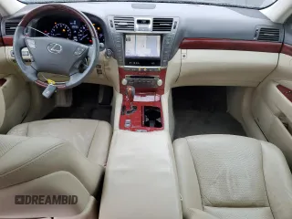 2011 Lexus LS 460 z VIN JTHBL5EF3B5103427, wystawiony jako Copart lot #47878475 z przebiegiem 72 292 mil mil oraz Szkoda całkowita • Salvage title. Historia ofert i sprzedaży dostępna na DreamBid. Obrazek 8.