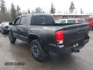 2017 Toyota Tacoma SR5 z VIN 3TMCZ5AN2HM084549, wystawiony jako IAAI lot #41834454 z przebiegiem 143 387 mil mil oraz . Historia ofert i sprzedaży dostępna na DreamBid. Obrazek 3.