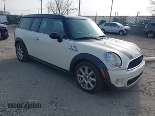 2011 MINI Clubman S z VIN WMWZG3C55BTY35621, wystawiony jako IAAI lot #41782322 z przebiegiem 159 000 mil mil oraz . Historia ofert i sprzedaży dostępna na DreamBid. Obrazek 1.