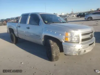 2010 Chevrolet Silverado 1500 LT with VIN 3GCRKSE38AG273099, listed as a Copart auction lot 82939803 with 220,293 mi miles and Salvage Title. Bid and sale history available at carsss.com. Image 4.