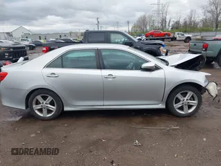 2013 Toyota Camry L with VIN 4T1BF1FK2DU649556, listed as a IAAI auction lot 41949078 with 1 mi miles. Bid and sale history available at carsss.com. Image 13.