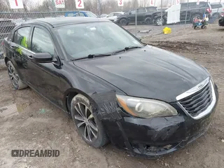 2013 Chrysler 200 Limited with VIN 1C3CCBCG4DN736817, listed as a IAAI auction lot 42146581 with 111,670 mi miles. Bid and sale history available at carsss.com. Image 1.