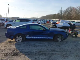 2008 Ford Mustang Deluxe z VIN 1ZVHT80N085129002, wystawiony jako IAAI lot #41796077 z przebiegiem 148 589 mil mil oraz . Historia ofert i sprzedaży dostępna na DreamBid. Obrazek 13.