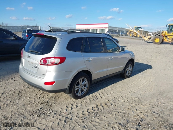 2012 Hyundai Santa Fe Limited with VIN 5XYZK3AB2CG104071, listed as a IAAI auction lot 41237756 with 223,076 mi miles. Bid and sale history available at carsss.com. Image 4.