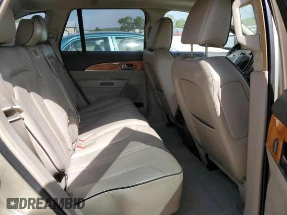 2011 Lincoln MKX z VIN 2LMDJ6JK9BBJ12766, wystawiony jako Copart lot #57494185 z przebiegiem 101 379 mil mil oraz Szkoda całkowita • Salvage title. Historia ofert i sprzedaży dostępna na DreamBid. Obrazek 11.