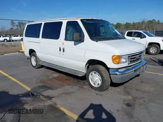 2006 Ford Econoline Passenger XL with VIN 1FBNE31L06DB15060, listed as a IAAI auction lot 41480555 with 217,700 mi miles. Bid and sale history available at carsss.com. Image 1.