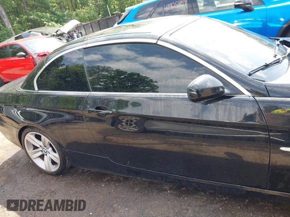 2011 BMW 3 Series 328i z VIN WBADW7C56BE544585, wystawiony jako IAAI lot #42233106 z przebiegiem Nie podano mil oraz . Historia ofert i sprzedaży dostępna na DreamBid. Obrazek 12.