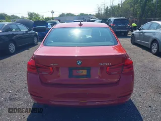 2017 BMW 3 Series 320i xDrive с VIN WBA8A3C33HK693053, выставлен на аукционе IAAI как лот 42820158 с пробегом 65 592 миль миль и . История ставок и продаж доступна на DreamBid. Изображение 16.