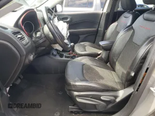 2020 Jeep Compass Trailhawk z VIN 3C4NJDDB3LT203350, wystawiony jako Copart lot #70399364 z przebiegiem 53 910 mil mil oraz Szkoda całkowita • Salvage title. Historia ofert i sprzedaży dostępna na DreamBid. Obrazek 7.