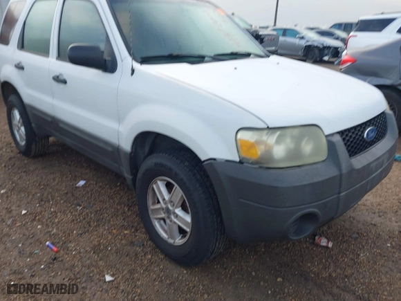 2007 Ford Escape XLS with VIN 1FMYU02Z57KB37979, listed as a IAAI auction lot 41372201 with 172,037 mi miles. Bid and sale history available at carsss.com. Image 6.