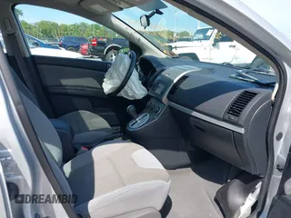 2012 Nissan Sentra S z VIN 3N1AB6AP5CL763977, wystawiony jako IAAI lot #42252346 z przebiegiem 170 117 mil mil oraz . Historia ofert i sprzedaży dostępna na DreamBid. Obrazek 5.