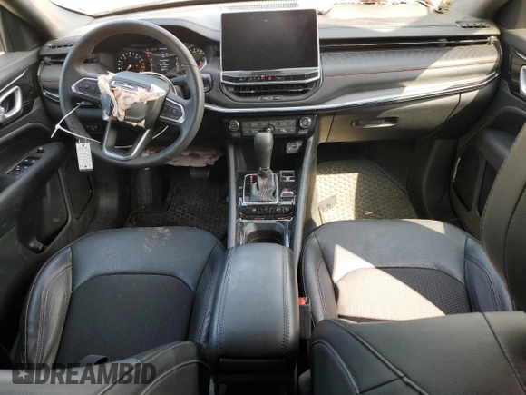 2023 Jeep Compass Trailhawk z VIN 3C4NJDDN6PT555547, wystawiony jako Copart lot #56288105 z przebiegiem 38 837 mil mil oraz Szkoda całkowita • Salvage title. Historia ofert i sprzedaży dostępna na DreamBid. Obrazek 8.