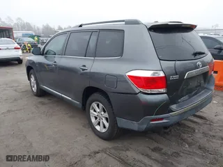 2011 Toyota Highlander with VIN 5TDZK3EH1BS024082, listed as a IAAI auction lot 41558934 with 220,549 mi miles. Bid and sale history available at carsss.com. Image 3.