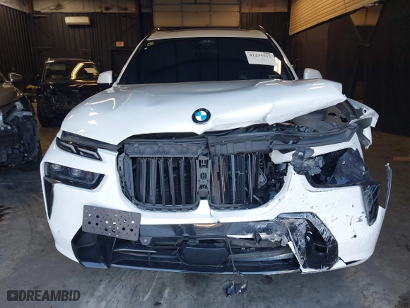 2023 BMW X7 xDrive40i with VIN 5UX23EM04P9P96036, listed as a IAAI auction lot 41235512 with 35,661 mi miles. Bid and sale history available at carsss.com. Image 13.