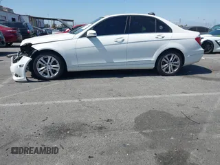 2013 Mercedes-Benz C 300 Sport с VIN WDDGF8AB0DG059869, выставлен на аукционе IAAI как лот 42404048 с пробегом 89 237 миль миль и . История ставок и продаж доступна на DreamBid. Изображение 15.