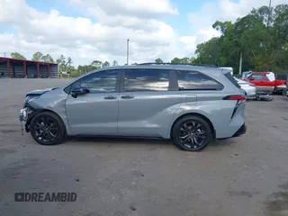 2025 Toyota Sienna XSE z VIN 5TDDRKEC5SS252980, wystawiony jako IAAI lot #42120671 z przebiegiem 204 mil mil oraz . Historia ofert i sprzedaży dostępna na DreamBid. Obrazek 15.