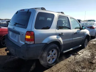 2005 Ford Escape XLT with VIN 1FMCU03155KD28656, listed as a Copart auction lot 50218545 with 109,844 mi miles and Salvage Title. Bid and sale history available at carsss.com. Image 3.