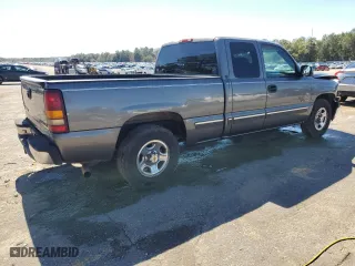 2000 Chevrolet Silverado 1500 LS with VIN 2GCEC19T8Y1377966, listed as a Copart auction lot 46485345 with 329,257 mi miles and Salvage Title. Bid and sale history available at carsss.com. Image 3.