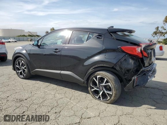 2018 Toyota C-HR XLE z VIN NMTKHMBXXJR024077, wystawiony jako Copart lot #53398025 z przebiegiem 97 079 mil mil oraz Szkoda całkowita • Salvage title. Historia ofert i sprzedaży dostępna na DreamBid. Obrazek 2.