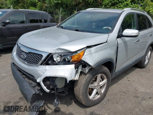 2013 Kia Sorento LX with VIN 5XYKT4A20DG360991, listed as a IAAI auction lot 42258999 with 129,278 mi miles and . Bid and sale history available at DreamBid. Image 6.