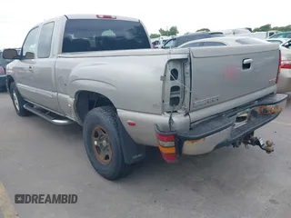 2004 GMC Sierra Denali z VIN 2GTFK69U741354475, wystawiony jako IAAI lot #42334568 z przebiegiem 305 379 mil mil oraz . Historia ofert i sprzedaży dostępna na DreamBid. Obrazek 3.
