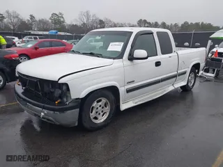2000 Chevrolet Silverado 1500 LS with VIN 2GCEC19V5Y1274280, listed as a IAAI auction lot 41556445 with 215,935 mi miles. Bid and sale history available at carsss.com. Image 18.