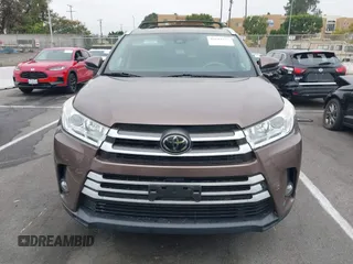 2018 Toyota Highlander SE z VIN 5TDKZRFH6JS248476, wystawiony jako IAAI lot #42644155 z przebiegiem 37 054 mil mil oraz . Historia ofert i sprzedaży dostępna na DreamBid. Obrazek 12.