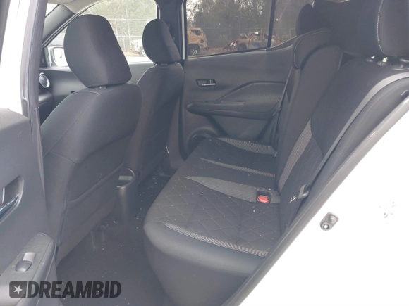 2019 Nissan Kicks S with VIN 3N1CP5CU2KL559112, listed as a IAAI auction lot 41528293 with 97,255 mi miles. Bid and sale history available at carsss.com. Image 8.