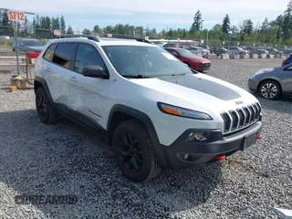 2018 Jeep Cherokee Trailhawk with VIN 1C4PJMBX3JD533323, listed as a IAAI auction lot 42450626 with 123,174 mi miles and . Bid and sale history available at DreamBid. Image 1.