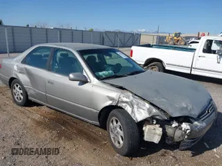 1999 Toyota Camry LE z VIN JT2BF22K0X0161498, wystawiony jako IAAI lot #41970119 z przebiegiem 324 841 mil mil oraz . Historia ofert i sprzedaży dostępna na DreamBid. Obrazek 1.