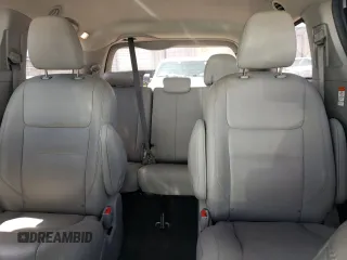 2020 Toyota Sienna XLE z VIN 5TDDZ3DC6LS228289, wystawiony jako Copart lot #57181645 z przebiegiem 69 830 mil mil oraz Szkoda całkowita • Salvage title. Historia ofert i sprzedaży dostępna na DreamBid. Obrazek 10.