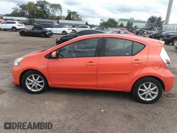 2013 Toyota Prius One z VIN JTDKDTB34D1033086, wystawiony jako IAAI lot #40364357 z przebiegiem 96 948 mil mil oraz . Historia ofert i sprzedaży dostępna na DreamBid. Obrazek 14.