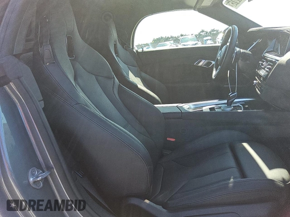 2025 BMW Z4 sDrive30i z VIN WBAHF3C08SWY40779, wystawiony jako Copart lot #56997015 z przebiegiem 18 324 mil mil oraz Tytuł czysty. Historia ofert i sprzedaży dostępna na DreamBid. Obrazek 10.