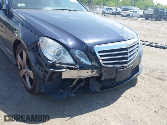 2010 Mercedes-Benz E 350 Luxury z VIN WDDHF8HB7AA114536, wystawiony jako IAAI lot #42237304 z przebiegiem 117 125 mil mil oraz . Historia ofert i sprzedaży dostępna na DreamBid. Obrazek 6.